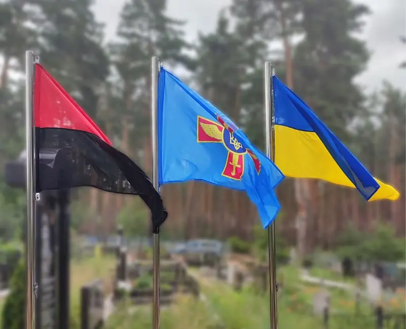 Флагшток на могилі